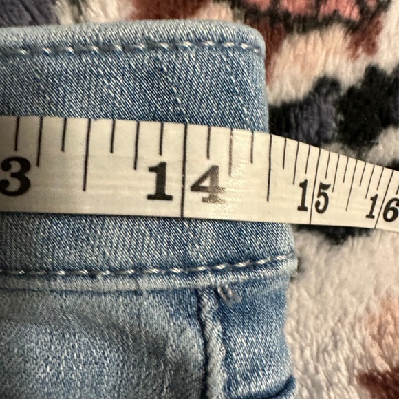 American Eagle distressed jeggings. - Picture 3 of 5